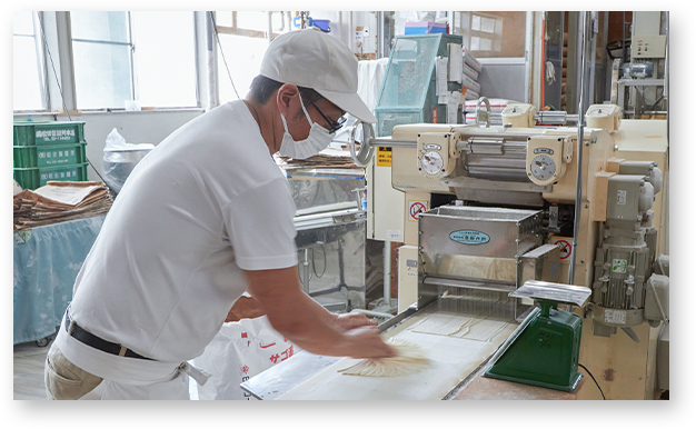 伝統の技術と情熱、一筋の麺に込めて。